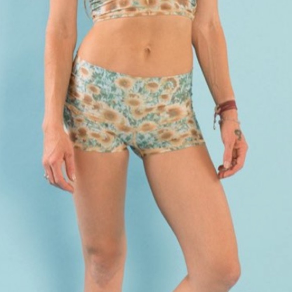Teeki Sunrise Shorts Size M
